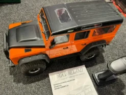 Absima CR3.4 Landi Crawler Hard Body RTR in de kleur oranje in een prima staat!