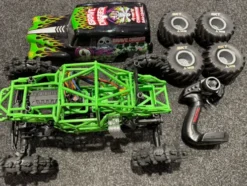 Axial SMT10 Grave Digger 1/10 4WD Monster Jam Truck RTR + Hobbywing sensored brushless set + Proline banden en velgen echt in een TOP staat (uniek model)!