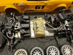 FG onroad 2-takt Zenoah 23cc brandstof RC auto met Gele Body en mechanische remmen!