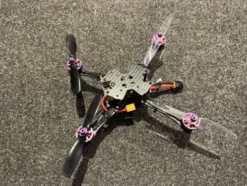 FPV Drone 5 Inch Met Accu (gaat aan / werking onbekend / geen garantie)!