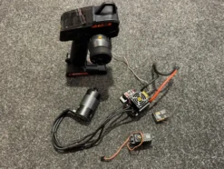 HPI TF-50 zender met ontvanger + HPI 150A 6S regelaar met HPI 6S motor + HPI metalen tandwielen servo voor 1/8 RC auto (helemaal nieuw)!