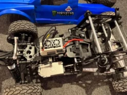 Kraken KV5TTE Ultra 2 1/5 Offroad Trophy Truck Hobbywing Brushless 12S ARTR + Kraken aluminium ontvanger box + Vitavon coolingfan in een nette staat met 1 jaar garantie!