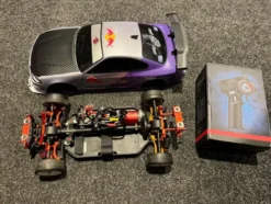Onroad 1/10 drifter met brushless motor en regelaar met verschillende aluminium onderdelen en zender!