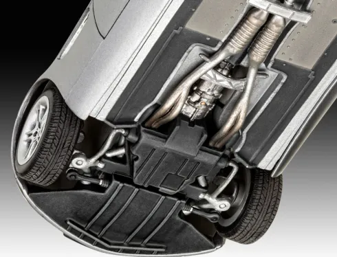 Revell BMW Z8 (James Bond 007) ”The World Is Not Enough” 1:24 bouwpakket