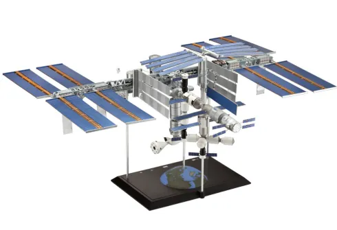 Revell Geschenkset 25th Anniversary ISS Platinum Edition in 1:144 bouwpakket ( Zeer beperkt leverbaar dan weer sept ’24)