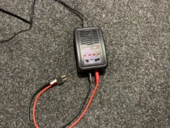 SkyRC E430 LiPo & LiFe Lader 3A (30 Watt) – Met Traxxas laadkabel – What You See Is What You Get