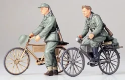 Tamiya German Soldiers With Bicycles – 1:35 Bouwpakket