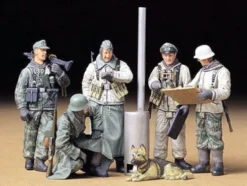 Tamiya GER.SOLDIERS AT FIELD BRIEFING – 1:35 bouwpakket