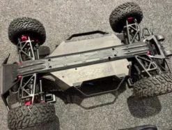Traxxas Maxx Slash 6S 4WD Short Course Truck Rood RTR TSM 2.4Ghz + Traxxas LED systeem + Traxxas Bluetooth module + GPM/Traxxas aluminium onderdelen echt mega compleet en super deluxe!