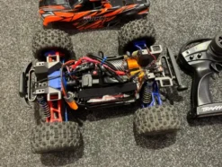 Traxxas Mini Maxx BL-2S Monster Truck RTR + Hobbywing MAX10 140A regelaar en 4000kv motor + Traxxas LED set + GPM tuning onderdelen in een TOP staat met 1 jaar garantie!