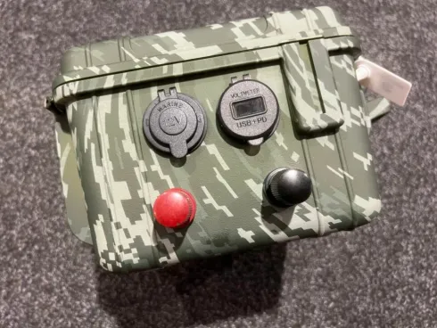 Voltacase Outdoorcase 105Ah LiFePO4 Camouflage (12 volt) (met plus- en minpool)